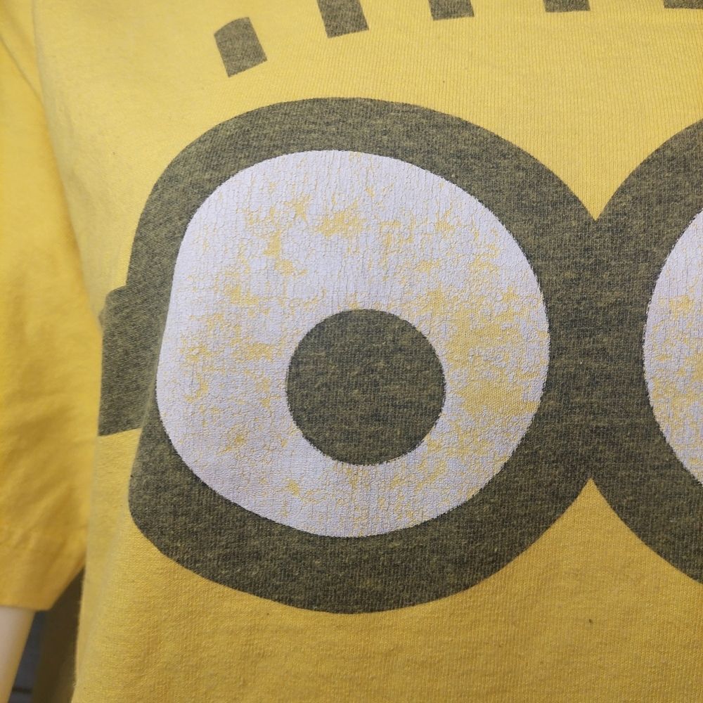 Women's Despicable Me Minion Made T-shirt sz Medium - Picture 4 of 8